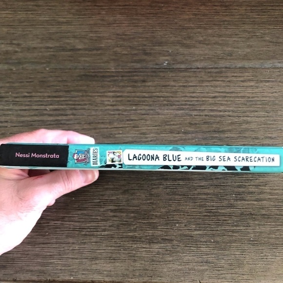 Monster High Diaries: Lagoona Blue and the Big Sea Scarecation hardback book - Picture 3 of 3